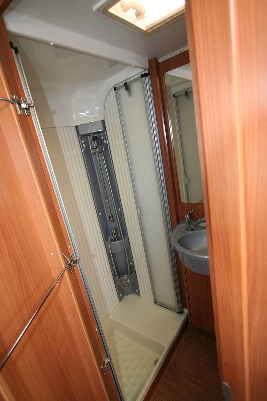 Vente Camping-car profilé d’occasion, lit central, climatisation cellule, 4 places, 3 couchages, Capron Carado Mobil T 449, à Roques sur Garonne proche de Toulouse (31)