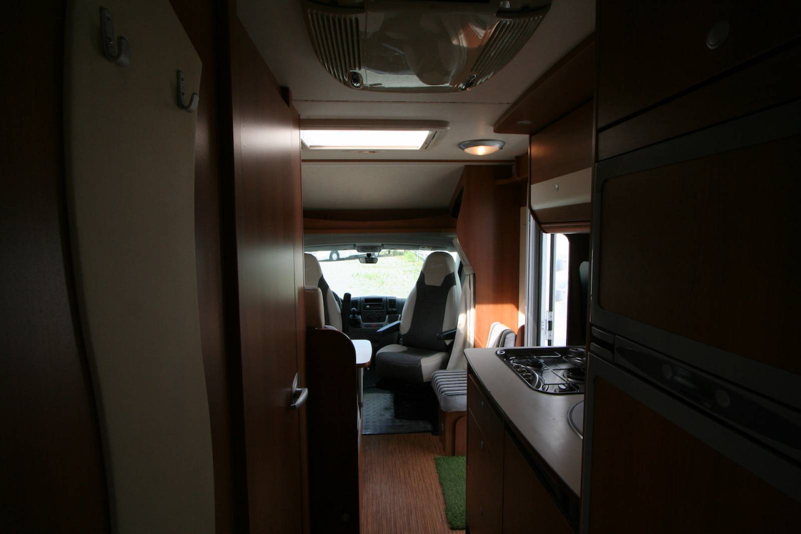 Vente Camping-car profilé d’occasion, lit central, climatisation cellule, 4 places, 3 couchages, Capron Carado Mobil T 449, à Roques sur Garonne proche de Toulouse (31)