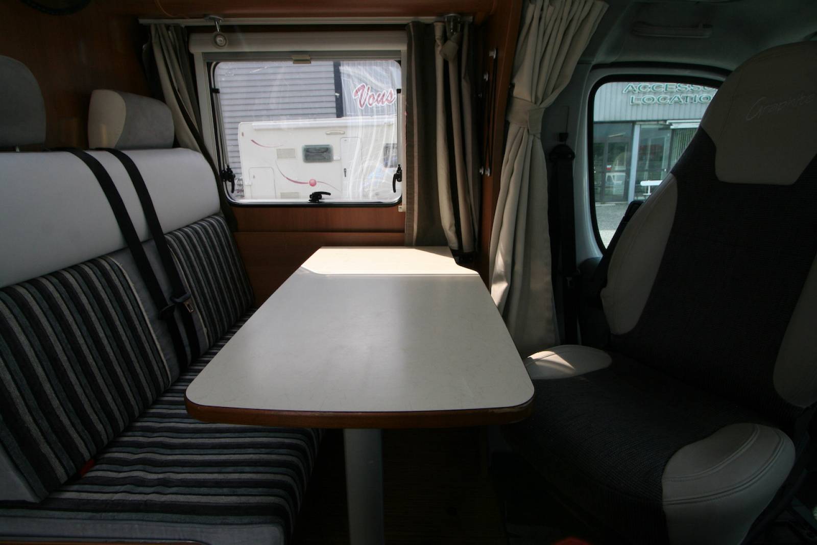 Achat Camping-car profilé d’occasion, lit central, climatisation cellule, 4 places, 3 couchages, Capron Carado Mobil T 449, à Roques sur Garonne proche de Toulouse (31)