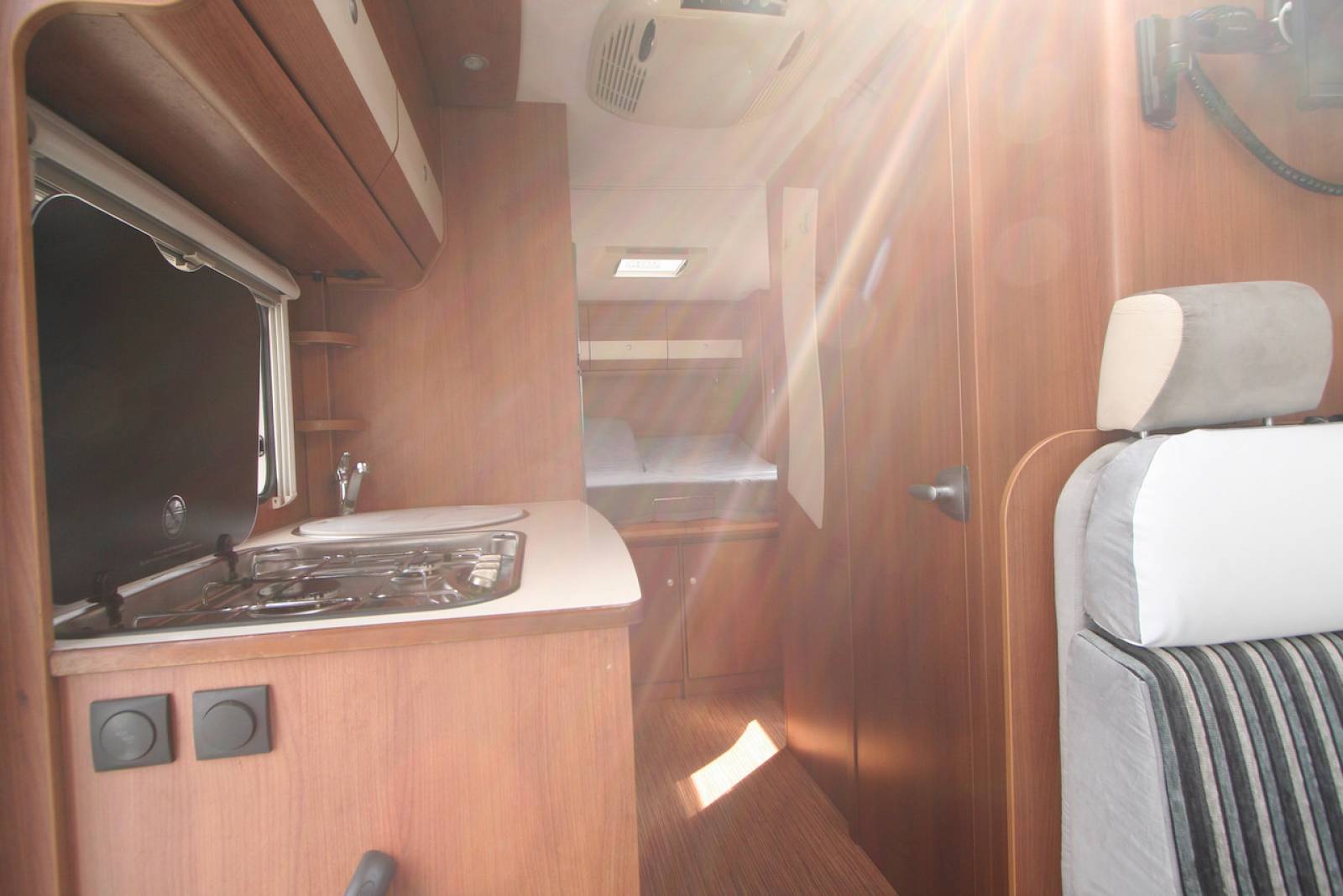 Achat Camping-car profilé d’occasion, lit central, climatisation cellule, 4 places, 3 couchages, Capron Carado Mobil T 449, à Roques sur Garonne proche de Toulouse (31)