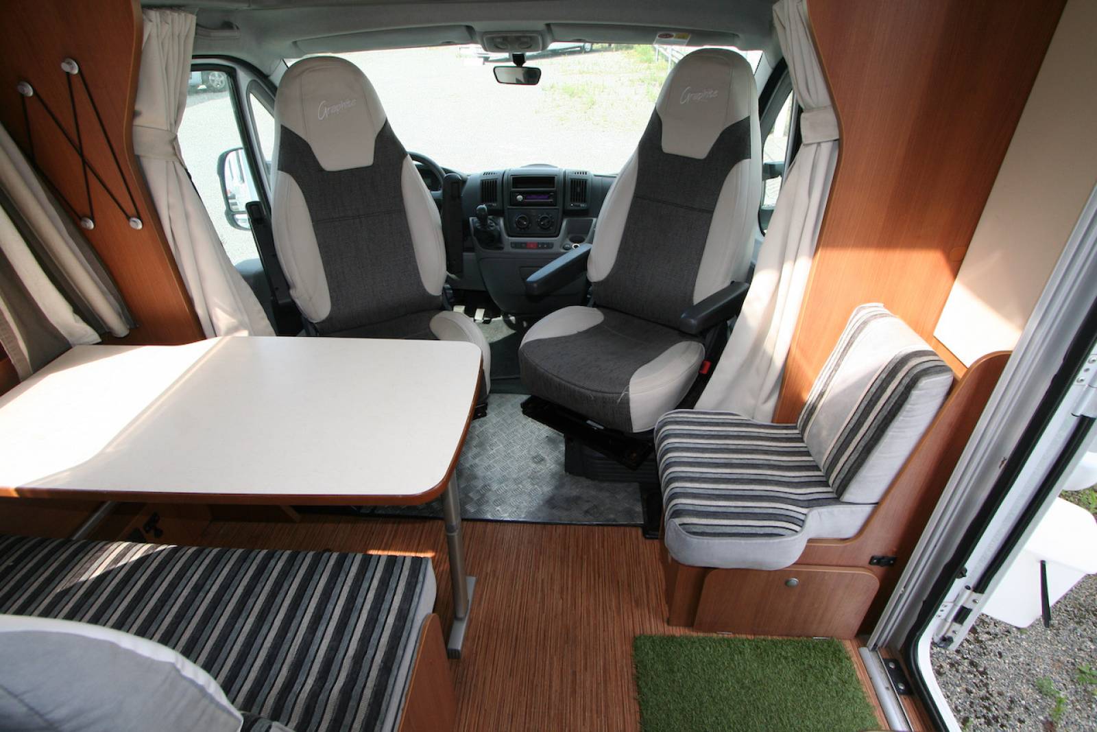 Vente Camping-car profilé d’occasion, lit central, climatisation cellule, 4 places, 3 couchages, Capron Carado Mobil T 449, à Roques sur Garonne proche de Toulouse (31)