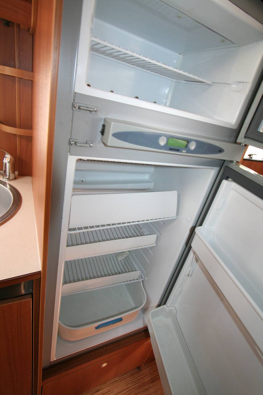 Vente Camping-car profilé d’occasion, lit central, climatisation cellule, 4 places, 3 couchages, Capron Carado Mobil T 449, à Roques sur Garonne proche de Toulouse (31)