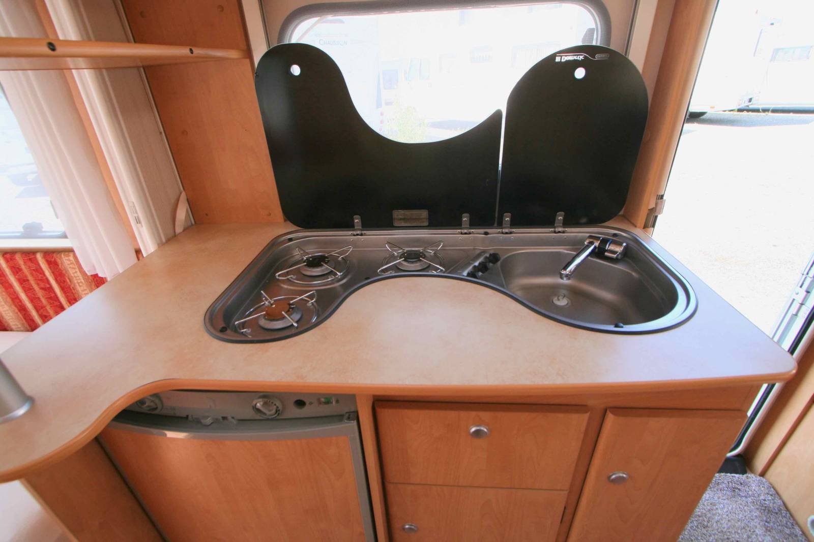 Vend Caravane occasion, 4 places, lits jumeaux, Caravelair Ambiance 450 Style, à Roques proche de Toulouse 31.