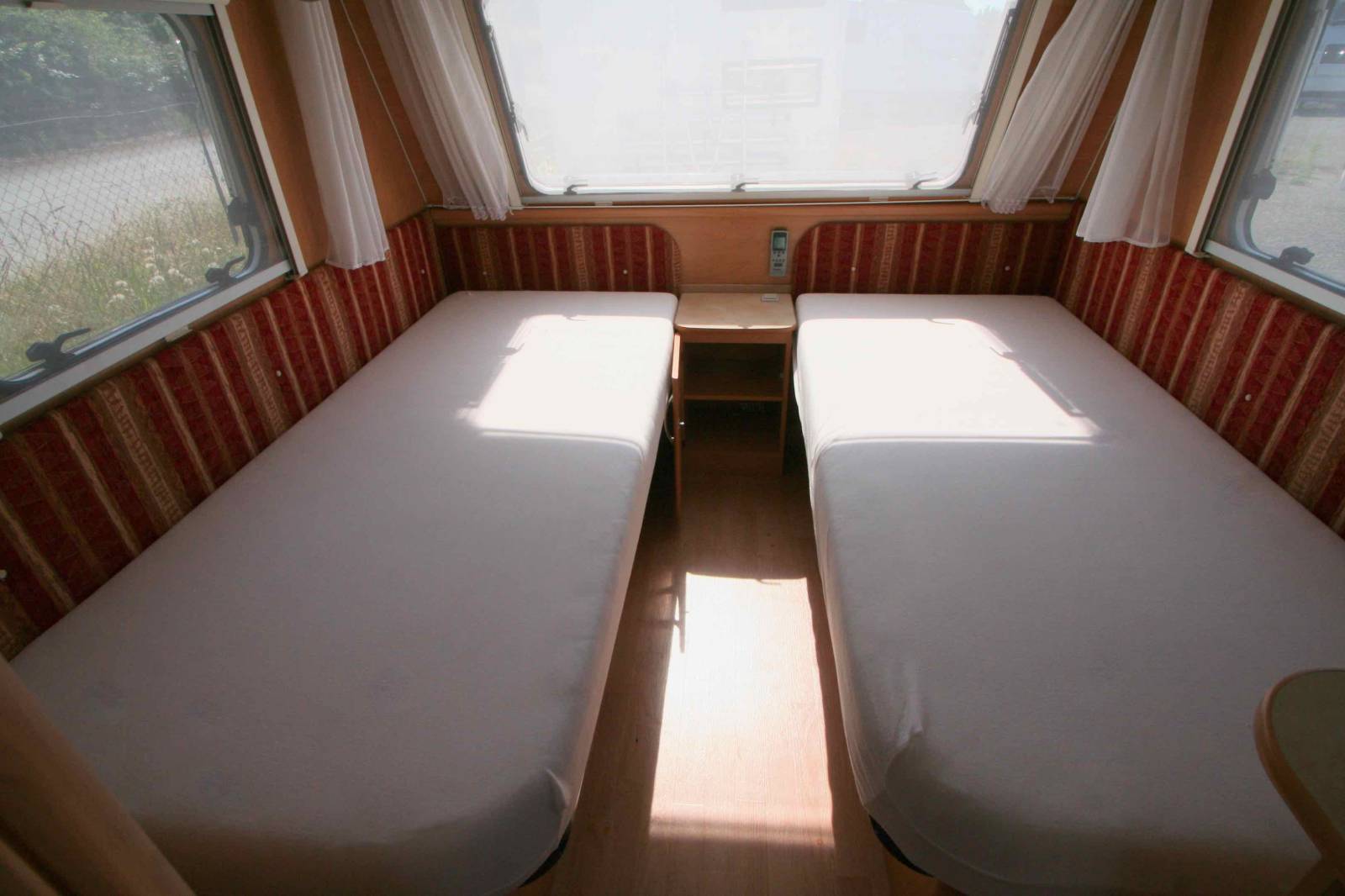 Achat Caravane occasion, 4 places, lits jumeaux, Caravelair Ambiance 450 Style, à Roques proche de Toulouse 31.