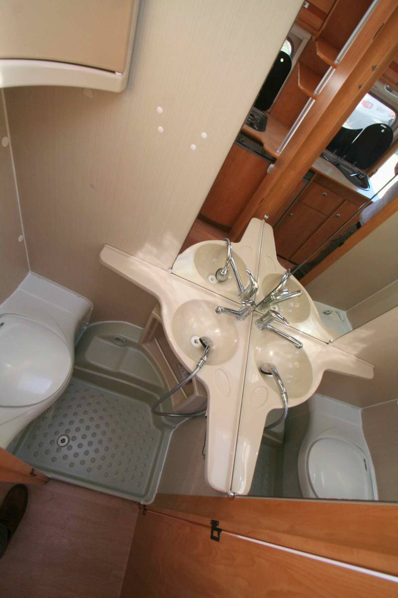 Vend Caravane occasion, 4 places, lits jumeaux, Caravelair Ambiance 450 Style, à Roques proche de Toulouse 31.