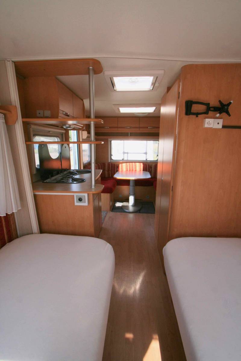 Vend Caravane occasion, 4 places, lits jumeaux, Caravelair Ambiance 450 Style, à Roques proche de Toulouse 31.