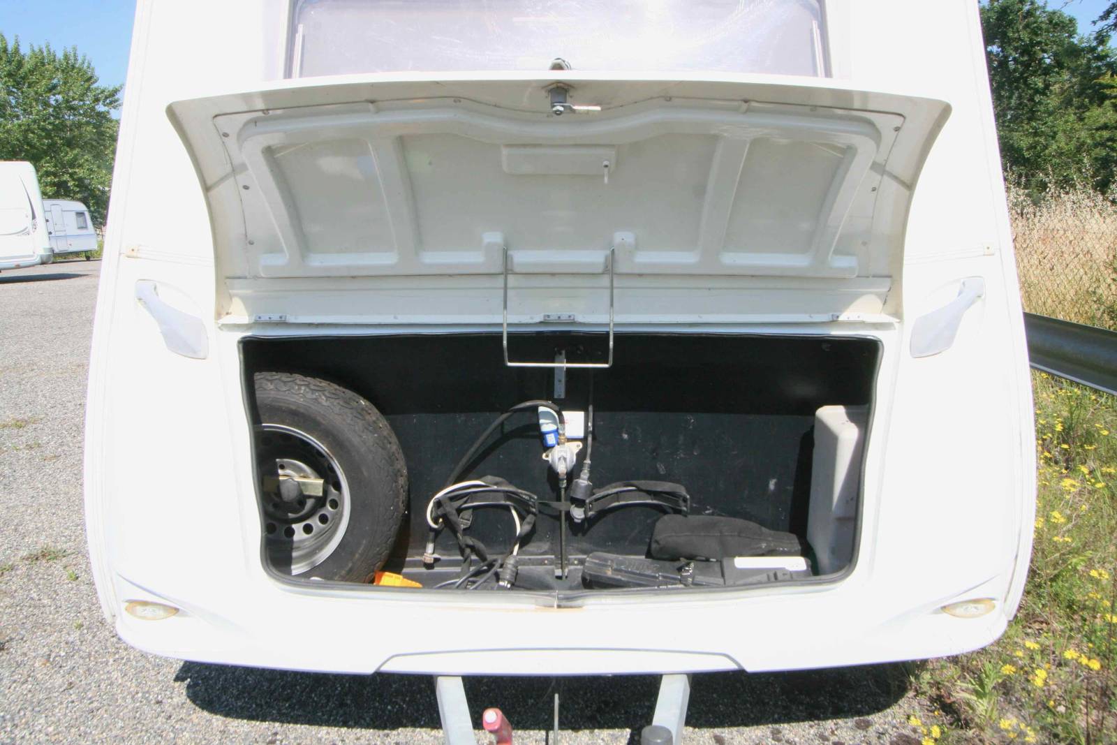 Vend Caravane occasion, 4 places, lits jumeaux, Caravelair Ambiance 450 Style, à Roques proche de Toulouse 31.