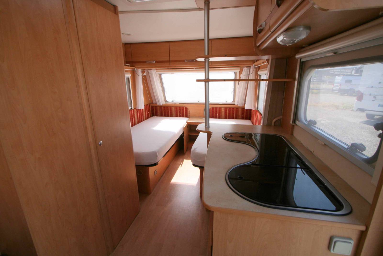 Achat Caravane occasion, 4 places, lits jumeaux, Caravelair Ambiance 450 Style, à Roques proche de Toulouse 31.