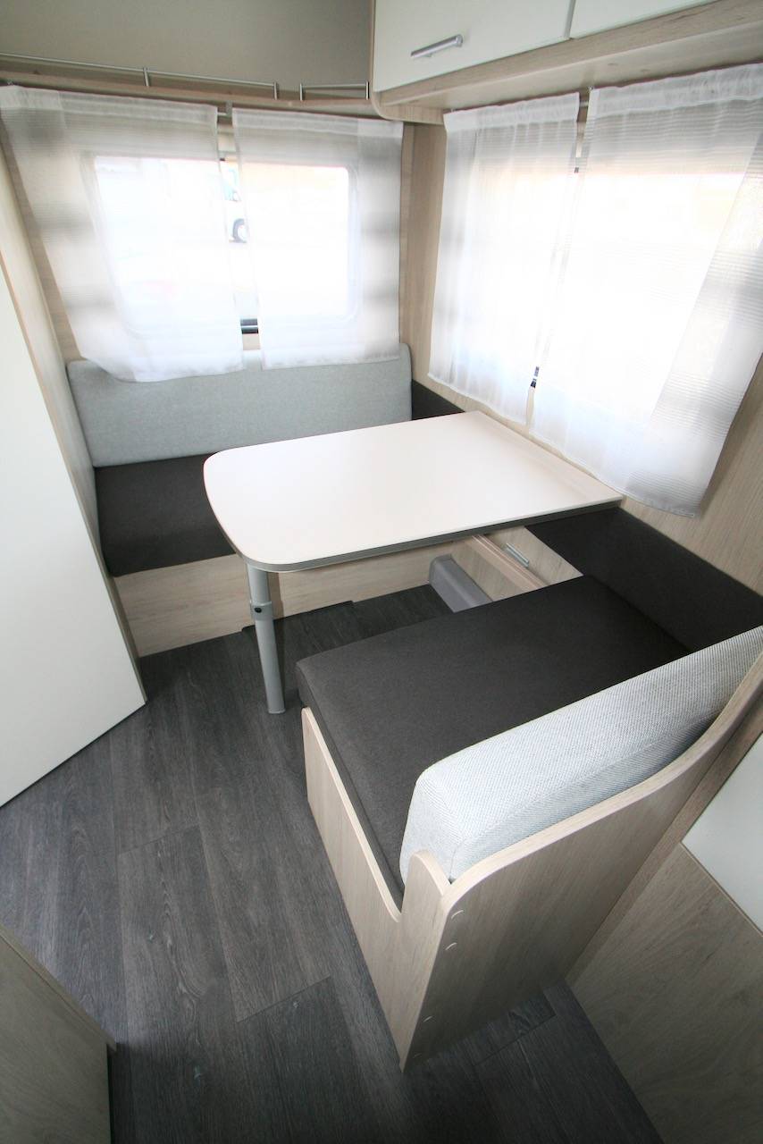 Achat Caravane occasion presque neuve, lit de milieu, 3 couchages, Caravelair Alba 460, à Roques proche de Toulouse (31)