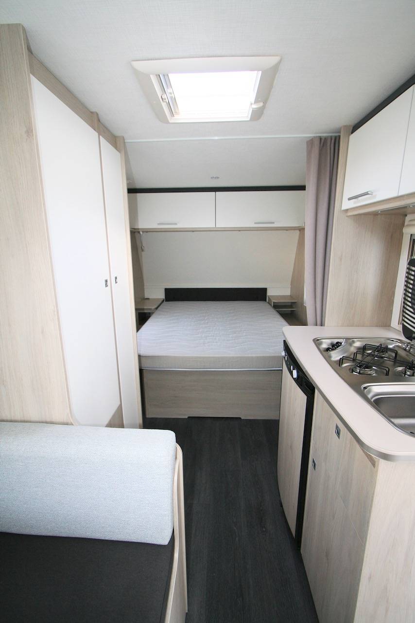 Achat Caravane occasion presque neuve, lit de milieu, 3 couchages, Caravelair Alba 460, à Roques proche de Toulouse (31)