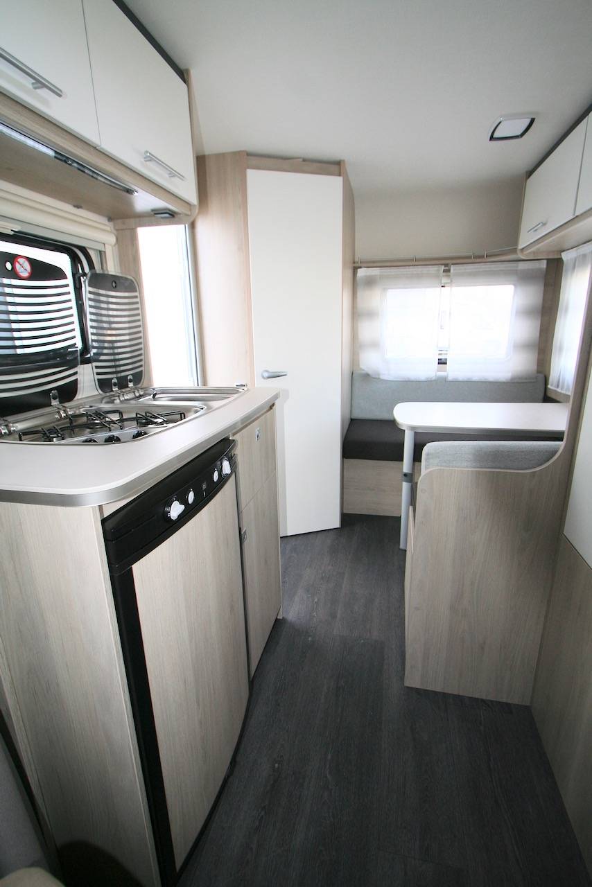 Caravane occasion presque neuve, lit de milieu, 3 couchages, Caravelair Alba 460, à Roques proche de Toulouse (31)Caravane occasion presque neuve, lit de milieu, 3 couchages, Caravelair Alba 460, à Roques proche de Toulouse (31) Achat