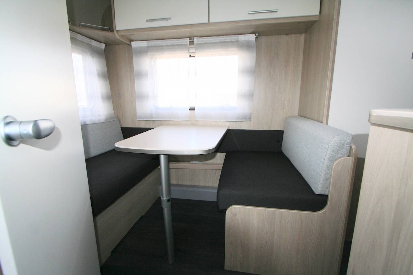 Vend Caravane occasion presque neuve, lit de milieu, 3 couchages, Caravelair Alba 460, à Roques proche de Toulouse (31)