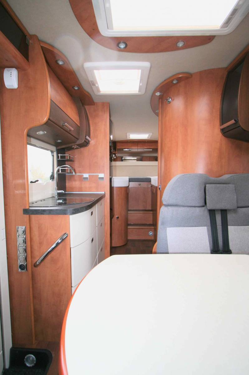 Achat Camping-car intégral occasion, moins de 7 m, 4 places, lits jumeaux et de pavillon, Carthago Compactline I 143 LE, à Roques près de Toulouse (31)