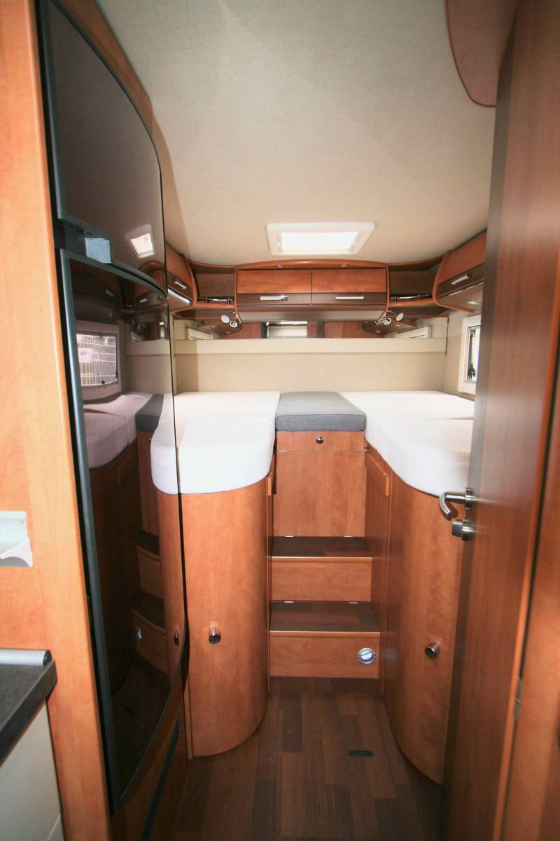 Achat Camping-car intégral occasion, moins de 7 m, 4 places, lits jumeaux et de pavillon, Carthago Compactline I 143 LE, à Roques près de Toulouse (31)