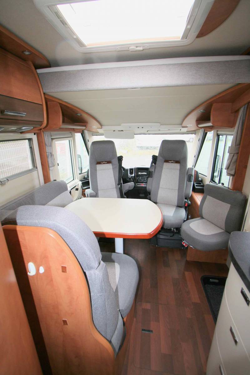 Vend Camping-car intégral occasion, moins de 7 m, 4 places, lits jumeaux et de pavillon, Carthago Compactline I 143 LE, à Roques près de Toulouse (31)