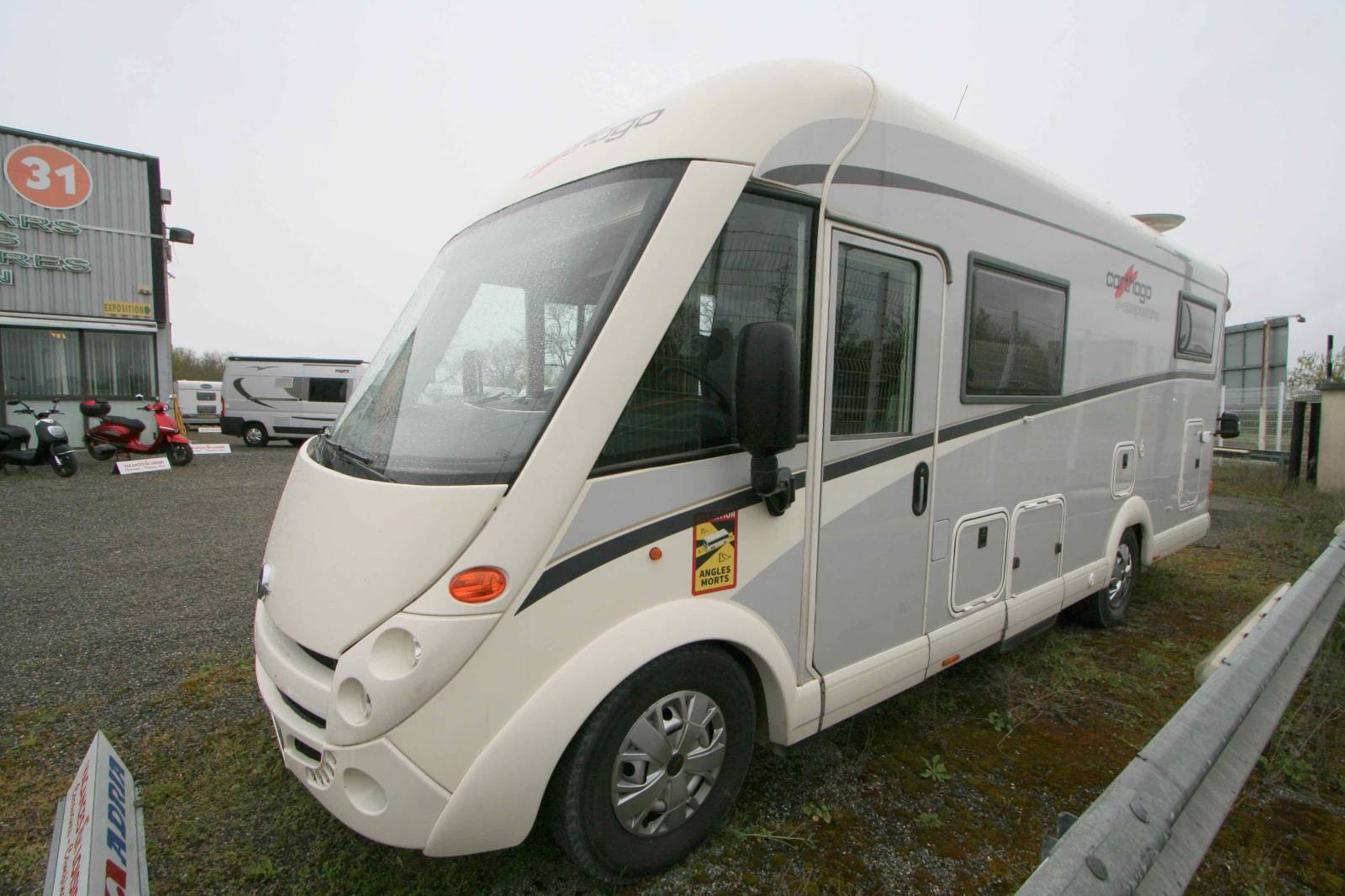 Achat Camping-car intégral occasion, moins de 7 m, 4 places, lits jumeaux et de pavillon, Carthago Compactline I 143 LE, à Roques près de Toulouse (31)