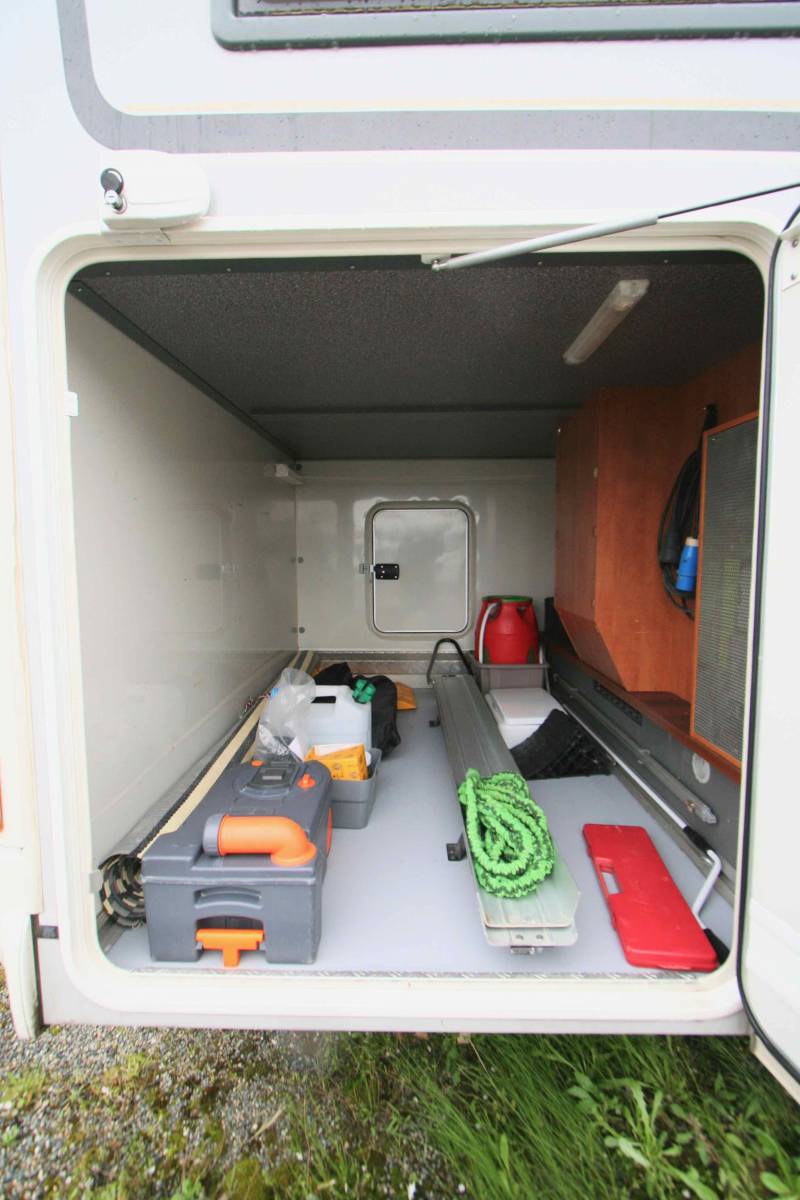 Vend Camping-car intégral occasion, moins de 7 m, 4 places, lits jumeaux et de pavillon, Carthago Compactline I 143 LE, à Roques près de Toulouse (31)