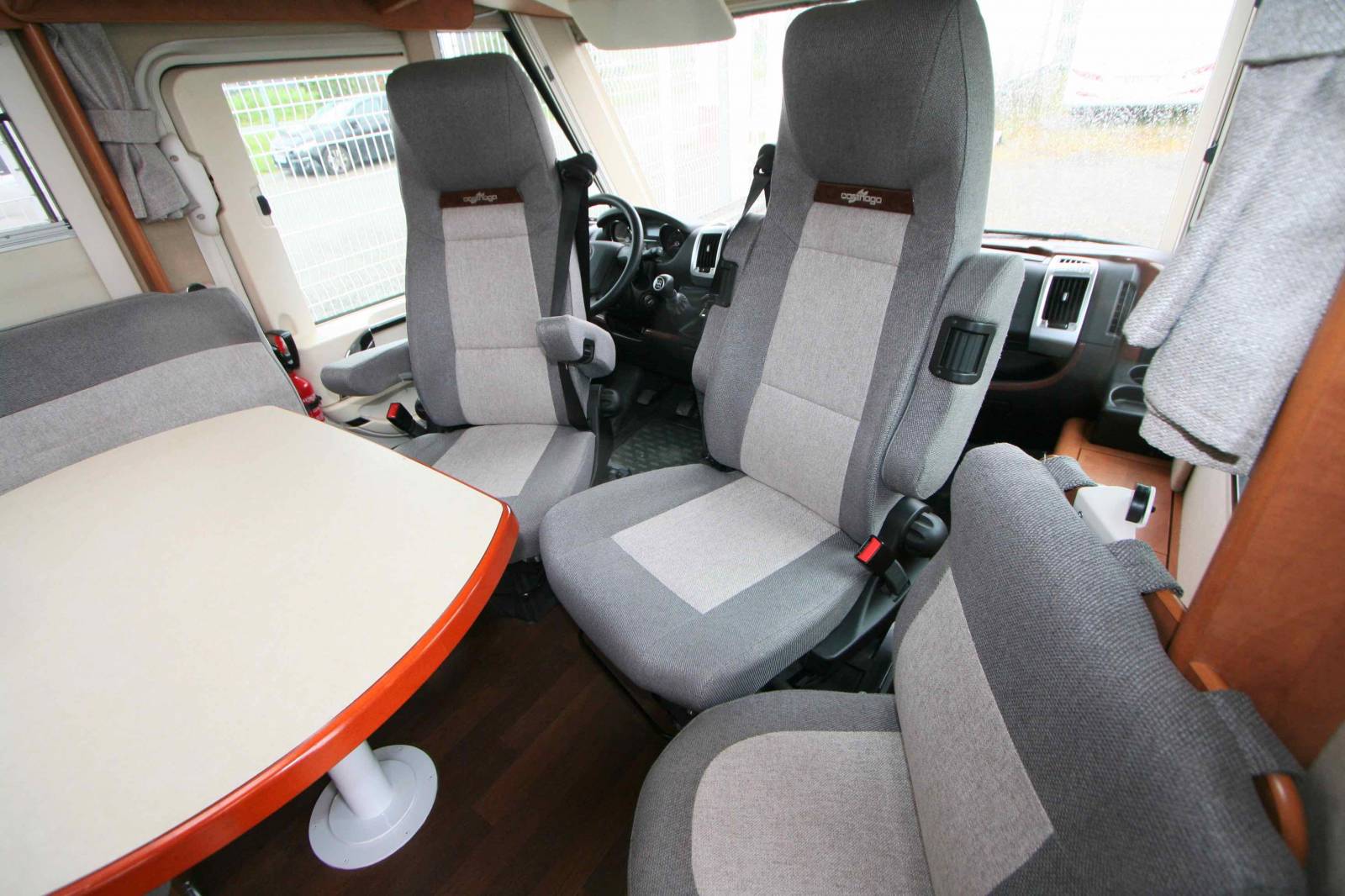 Vend Camping-car intégral occasion, moins de 7 m, 4 places, lits jumeaux et de pavillon, Carthago Compactline I 143 LE, à Roques près de Toulouse (31)