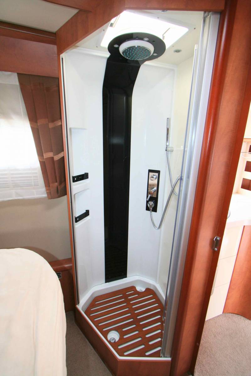 Achat Camping-car intégral occasion, boite auto, poids lourd, Carthago E chic line 51 QB, à Toulouse-Roques (31)