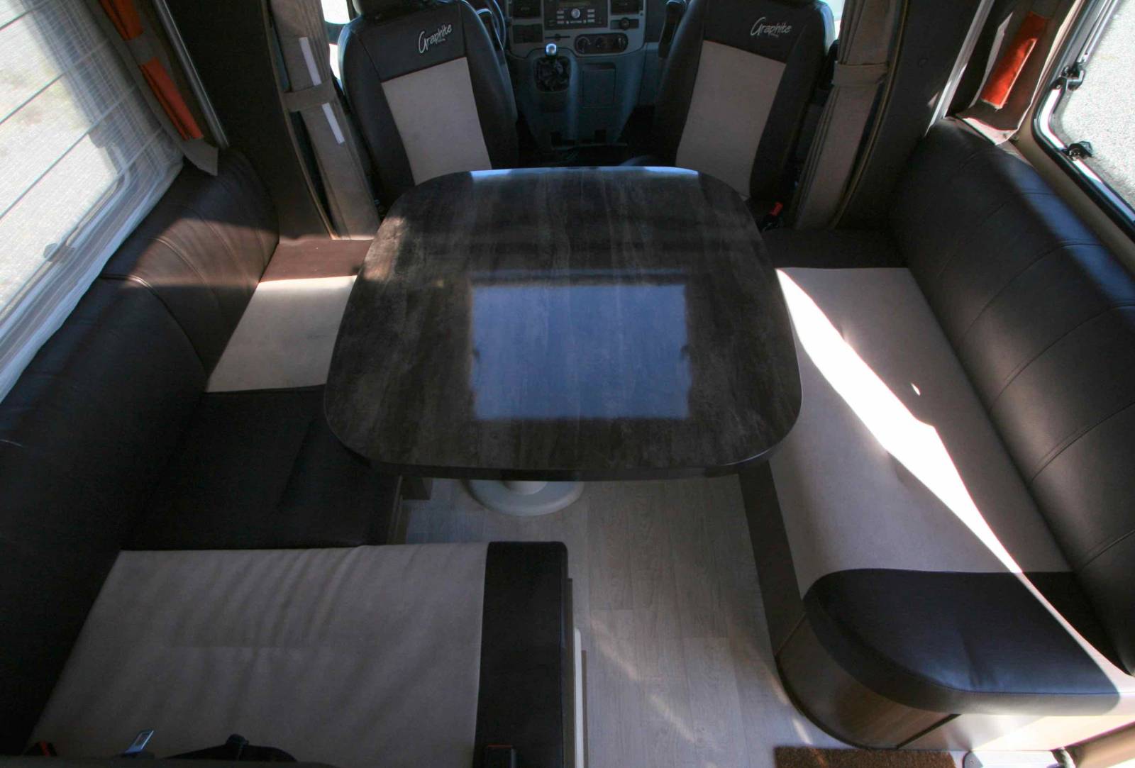 Vend Camping-car occasion profilé, maxi-salon, 4 couchages, moins de 6 m, Challenger Graphite G30, à Roques, proche de Toulouse (31)