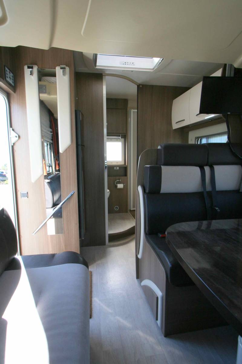 Camping-car occasion profilé, maxi-salon, 4 couchages, moins de 6 m, Challenger Graphite G30, à Roques, proche de Toulouse (31)