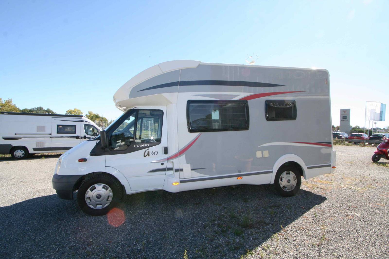 Camping-car occasion profilé, maxi-salon, 4 couchages, moins de 6 m, Challenger Graphite G30, à Roques, proche de Toulouse (31)