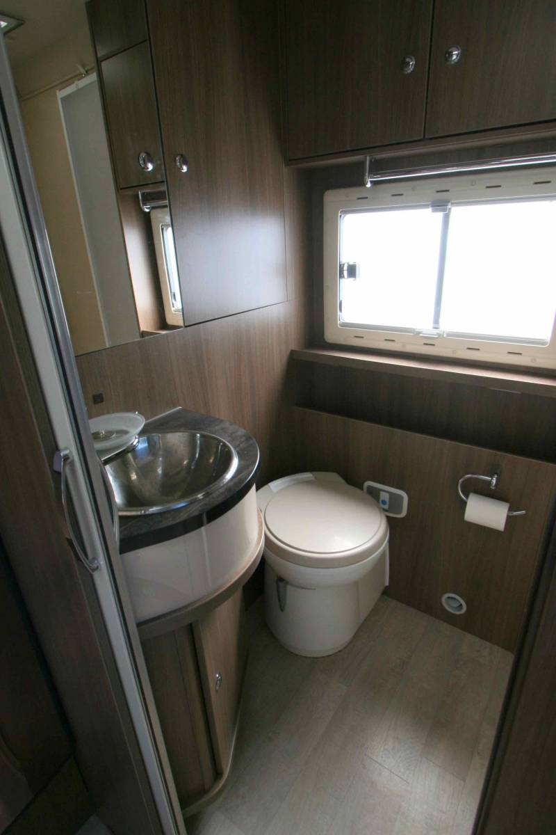 Vend Camping-car occasion profilé, maxi-salon, 4 couchages, moins de 6 m, Challenger Graphite G30, à Roques, proche de Toulouse (31)