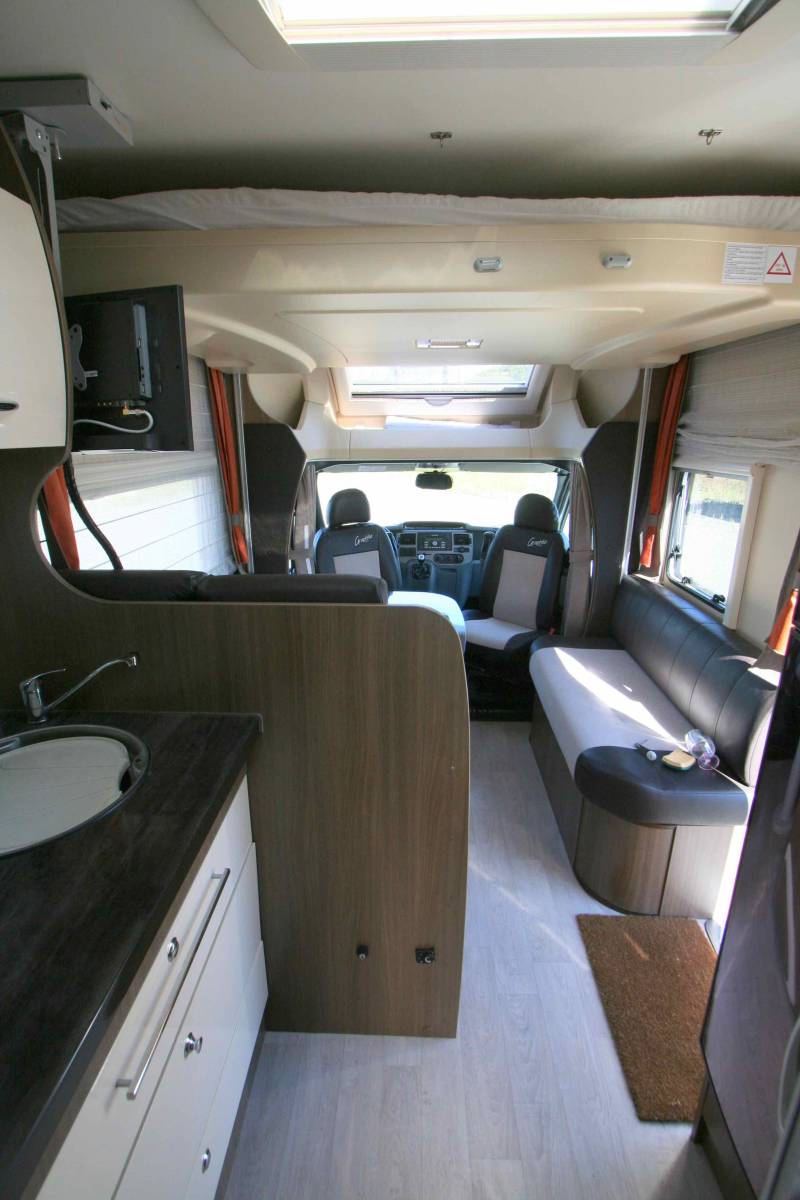 Camping-car occasion profilé, maxi-salon, 4 couchages, moins de 6 m, Challenger Graphite G30, à Roques, proche de Toulouse (31)