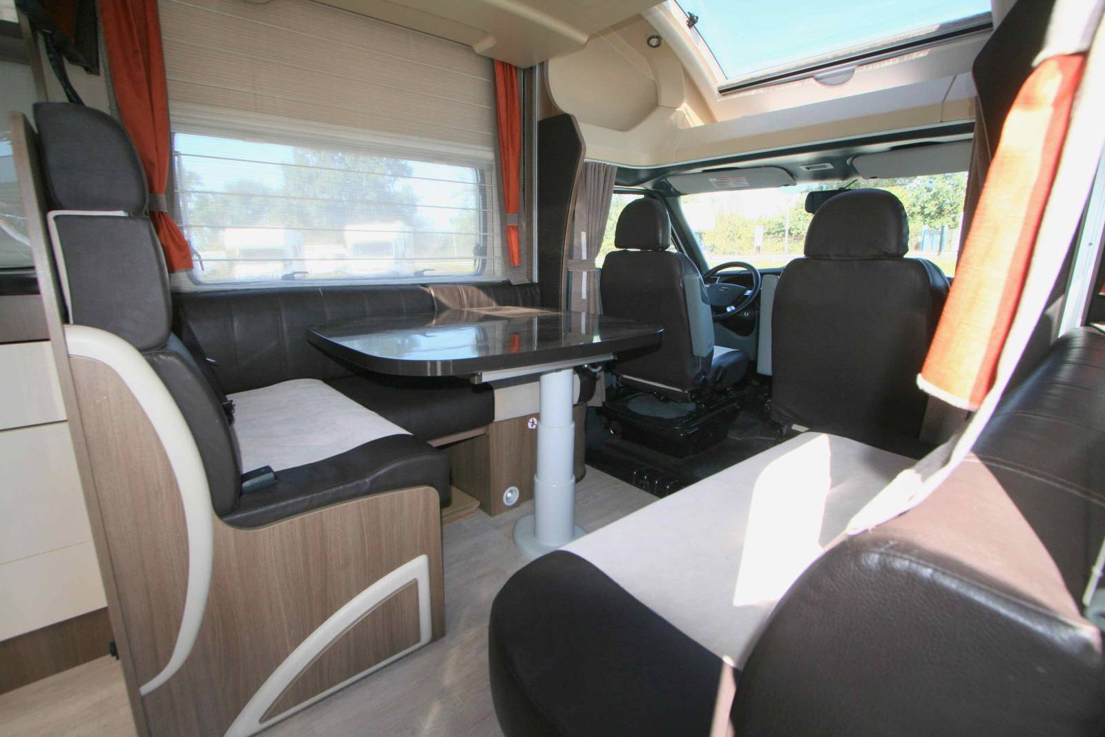 Camping-car occasion profilé, maxi-salon, 4 couchages, moins de 6 m, Challenger Graphite G30, à Roques, proche de Toulouse (31)