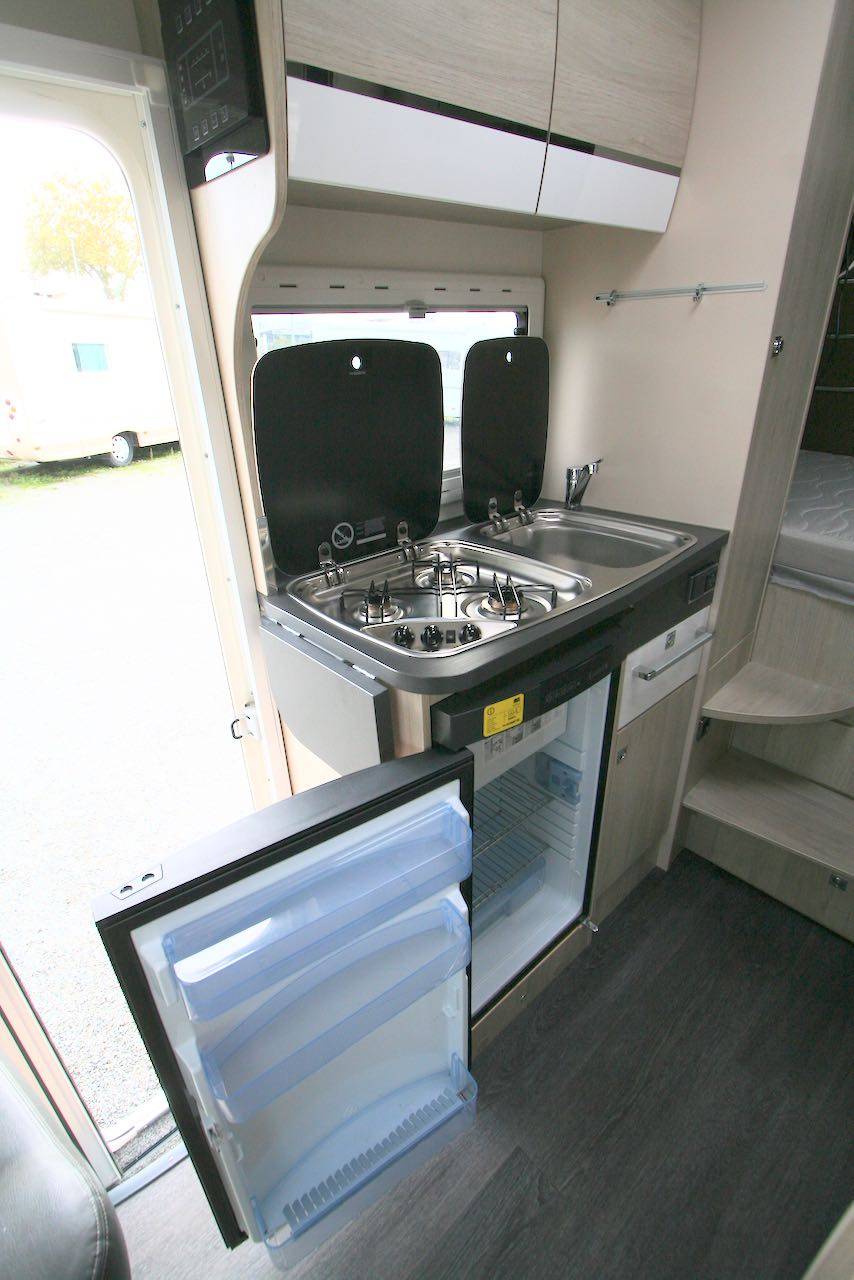 Camping-car profilé d'occasion, presque neuf, lit sur soute, moins de 6 m, Challenger Genesis 194, à Roques proche de Toulouse (31)