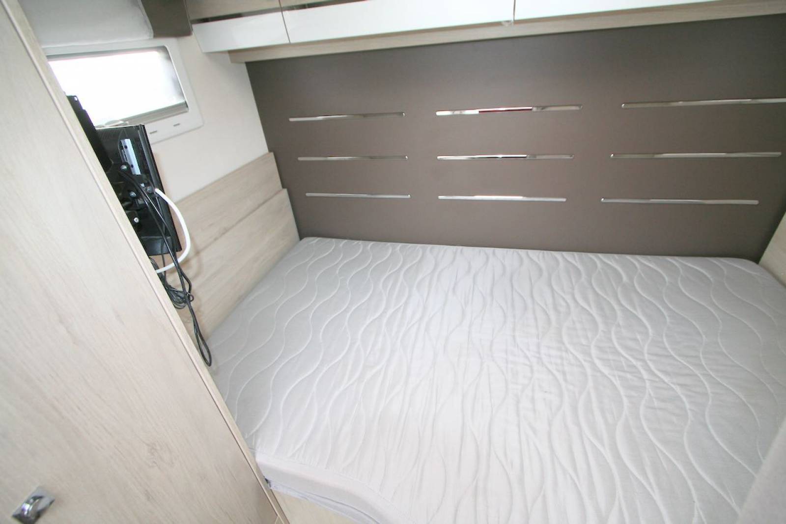 Vend Camping-car profilé d'occasion, presque neuf, lit sur soute, moins de 6 m, Challenger Genesis 194, à Roques proche de Toulouse (31)