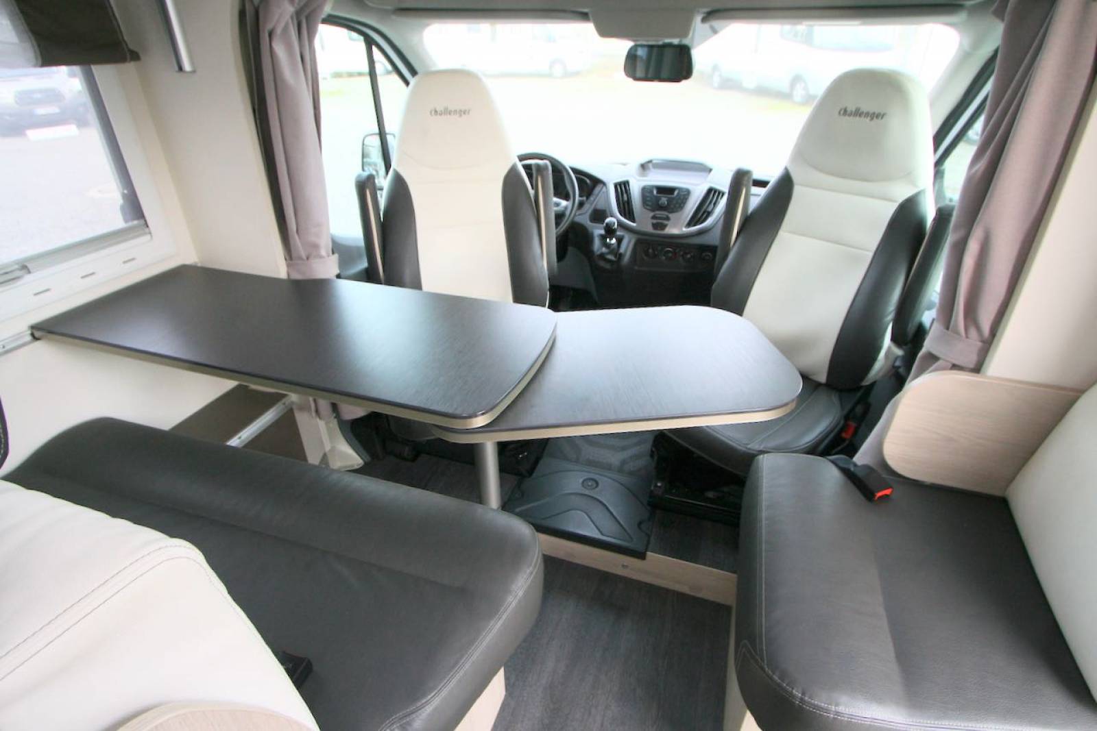 Achat Camping-car profilé d'occasion, presque neuf, lit sur soute, moins de 6 m, Challenger Genesis 194, à Roques proche de Toulouse (31)