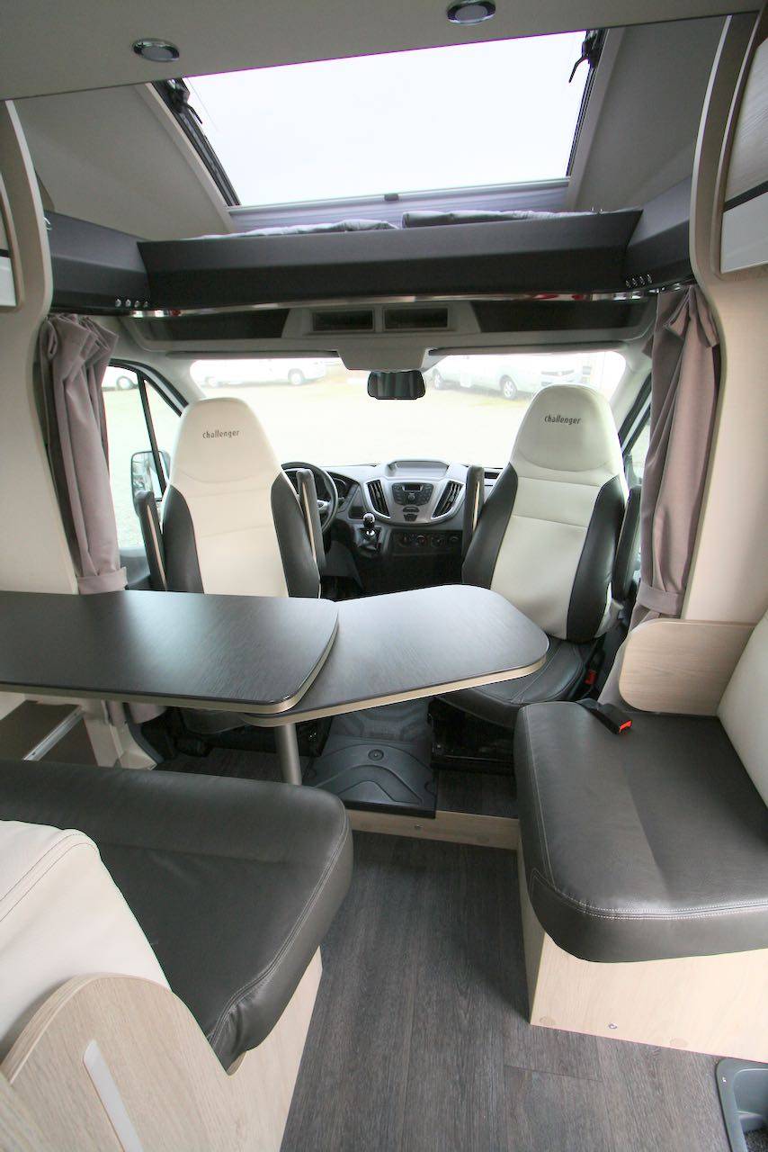 Camping-car profilé d'occasion, presque neuf, lit sur soute, moins de 6 m, Challenger Genesis 194, à Roques proche de Toulouse (31)