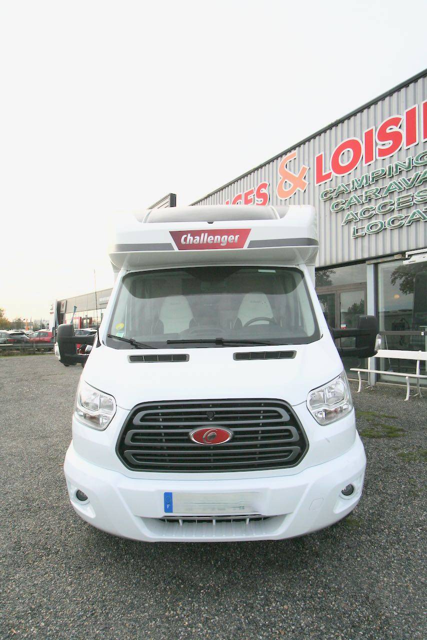 Camping-car profilé d'occasion, presque neuf, lit sur soute, moins de 6 m, Challenger Genesis 194, à Roques proche de Toulouse (31)