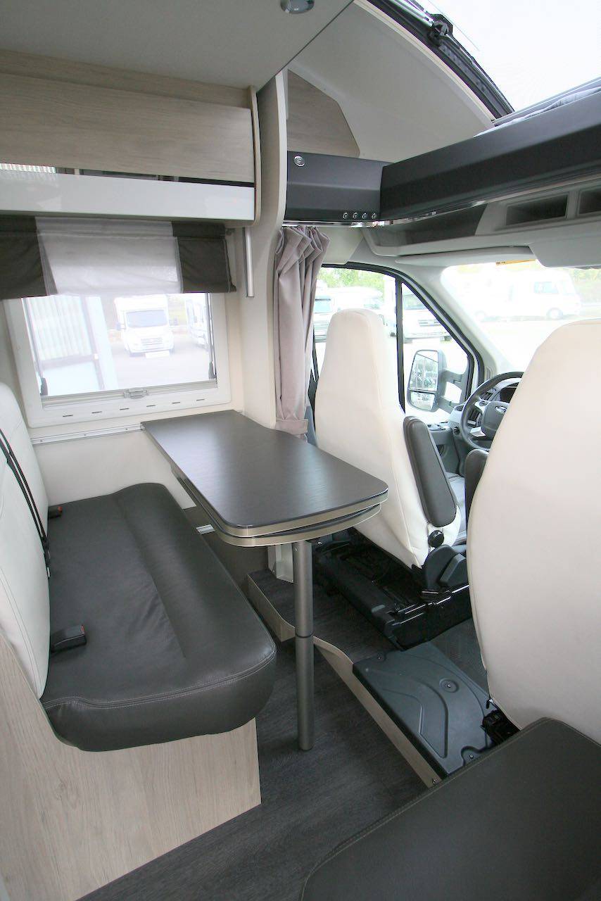 Vend Camping-car profilé d'occasion, presque neuf, lit sur soute, moins de 6 m, Challenger Genesis 194, à Roques proche de Toulouse (31)