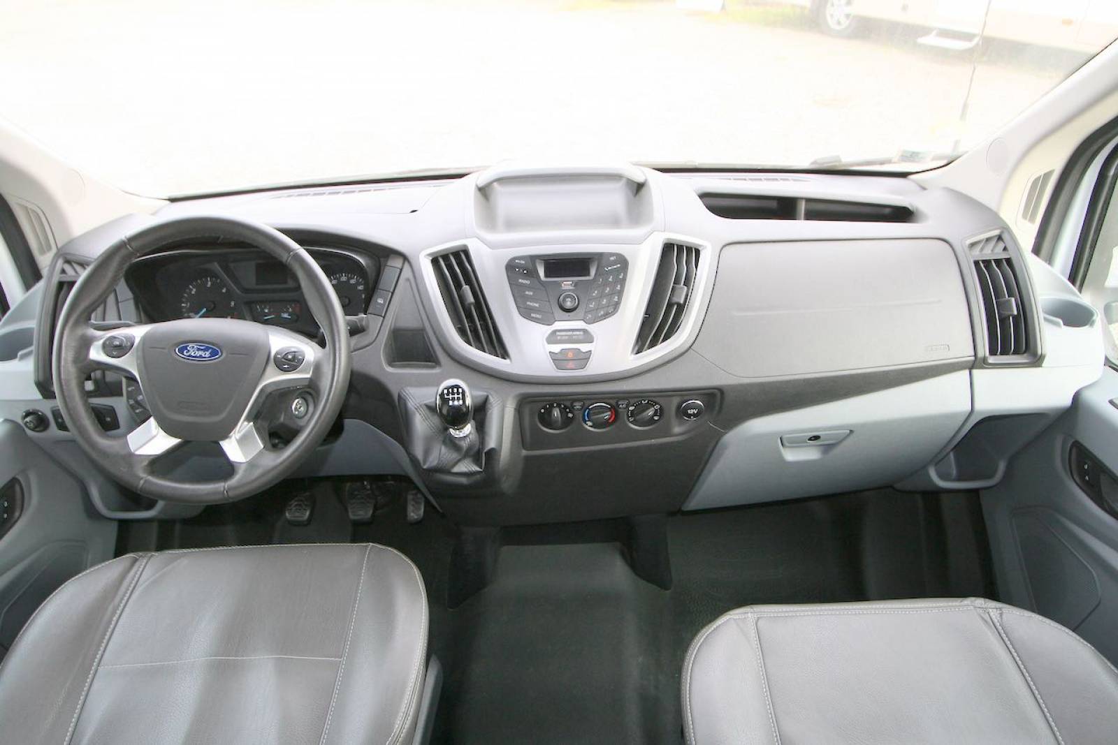 Achat Camping-car profilé d'occasion, presque neuf, lit sur soute, moins de 6 m, Challenger Genesis 194, à Roques proche de Toulouse (31)