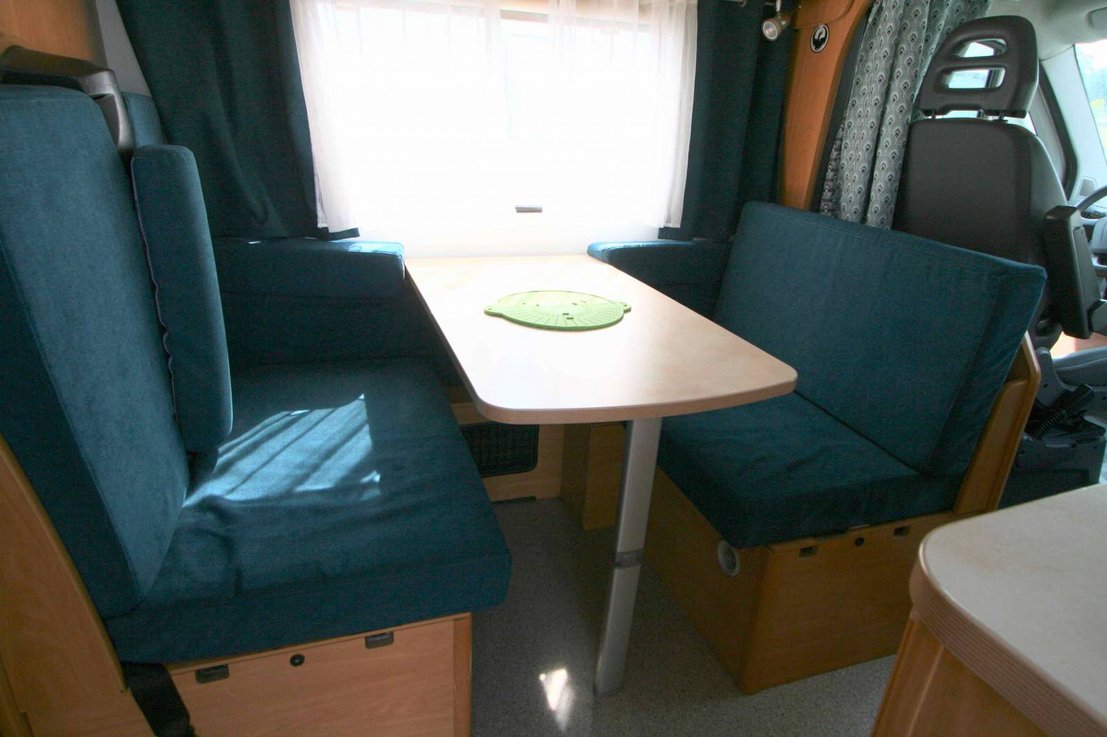 Achat Camping-car profilé occasion, lit sur grande soute, 4 couchages, Challenger Genesis 40, à Roques, proche Toulouse (31)