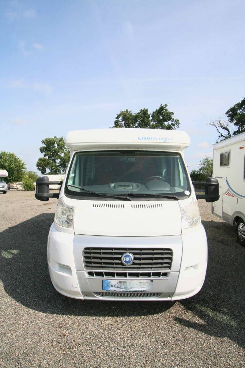 Achat Camping-car profilé occasion, lit sur grande soute, 4 couchages, Challenger Genesis 40, à Roques, proche Toulouse (31)