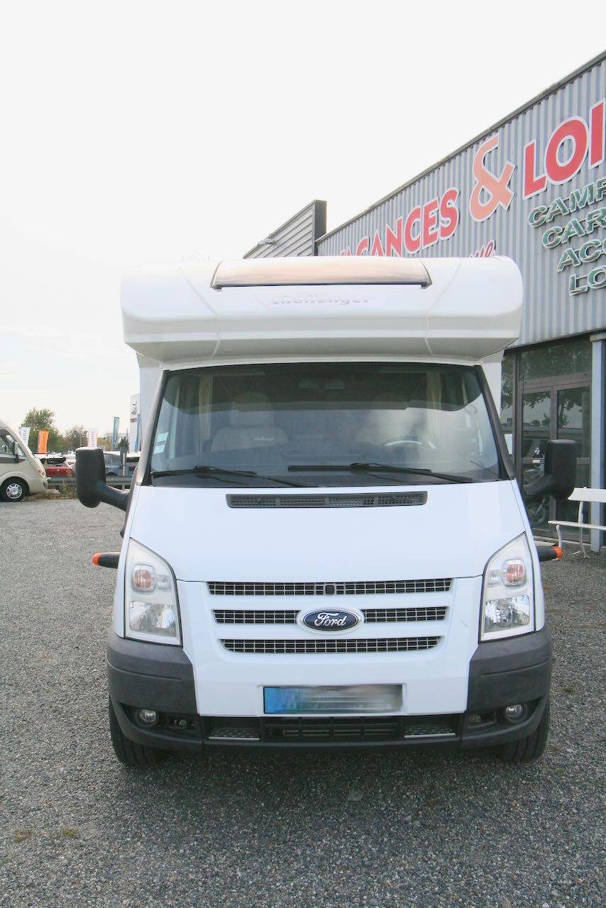 Camping-car profilé occasion, Lit central, Challenger Birthday 58, à Roques proche de Toulouse (31)