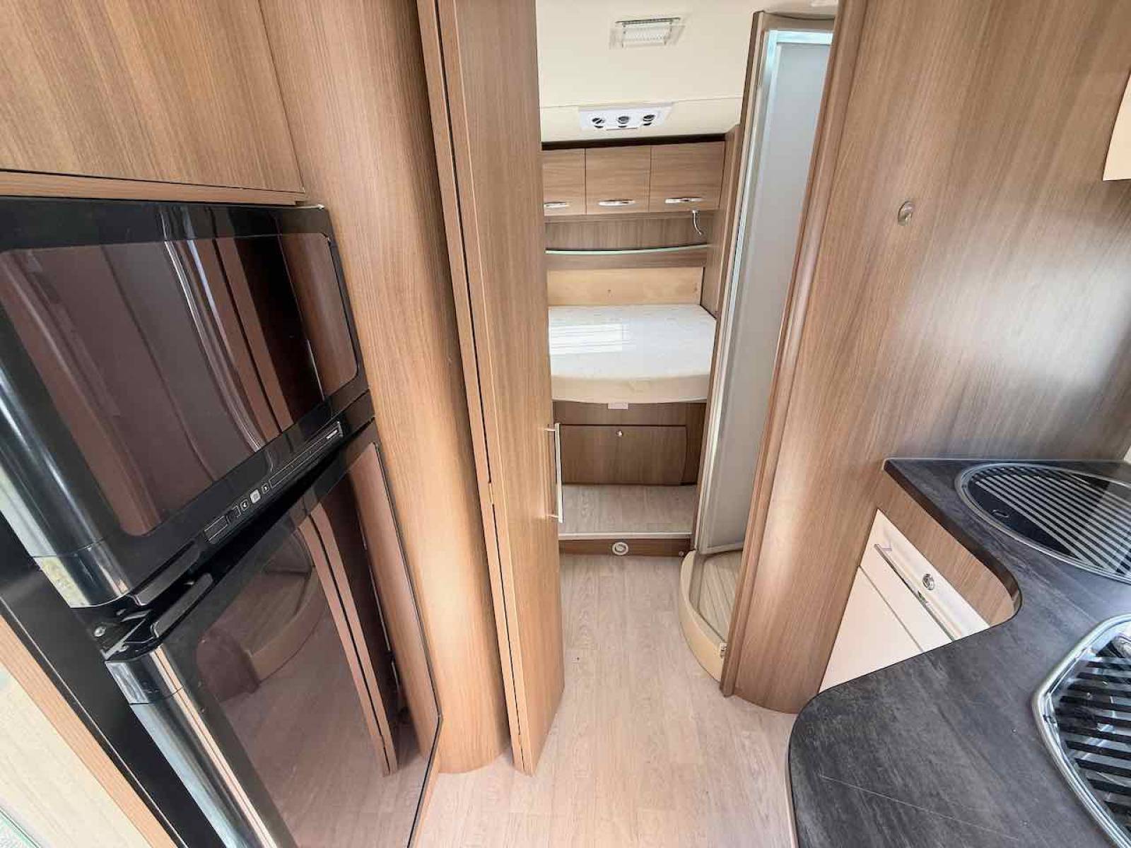 Vend Camping-car Profilé occasion, 4 places, 3 couchages, lit central, Chausson Best Of 28 CE, chez Vacances et Loisirs à Roques proche de Toulouse