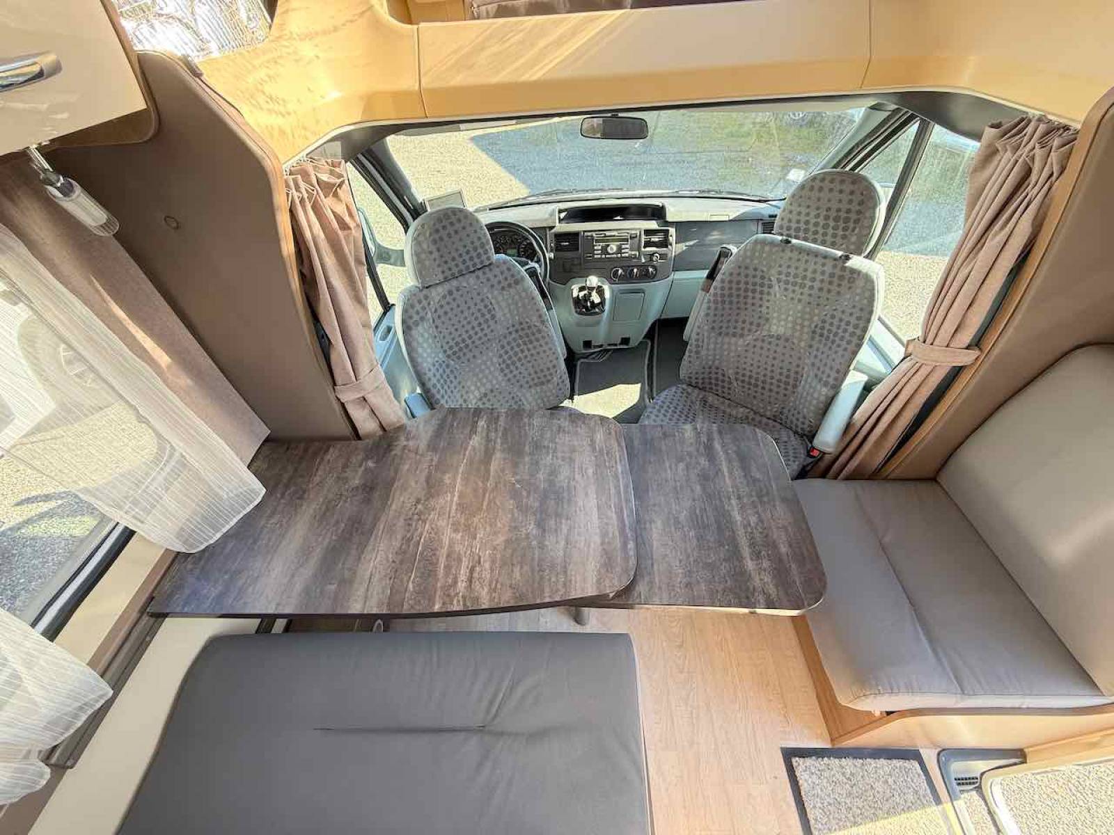 Achat Camping-car Profilé occasion, 4 places, 3 couchages, lit central, Chausson Best Of 28 CE, chez Vacances et Loisirs à Roques proche de Toulouse