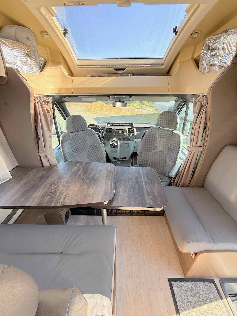Vend Camping-car Profilé occasion, 4 places, 3 couchages, lit central, Chausson Best Of 28 CE, chez Vacances et Loisirs à Roques proche de Toulouse