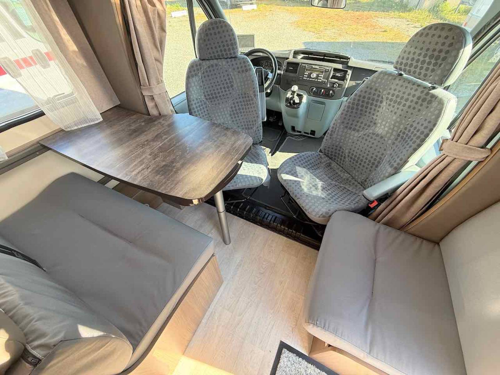 Vend Camping-car Profilé occasion, 4 places, 3 couchages, lit central, Chausson Best Of 28 CE, chez Vacances et Loisirs à Roques proche de Toulouse