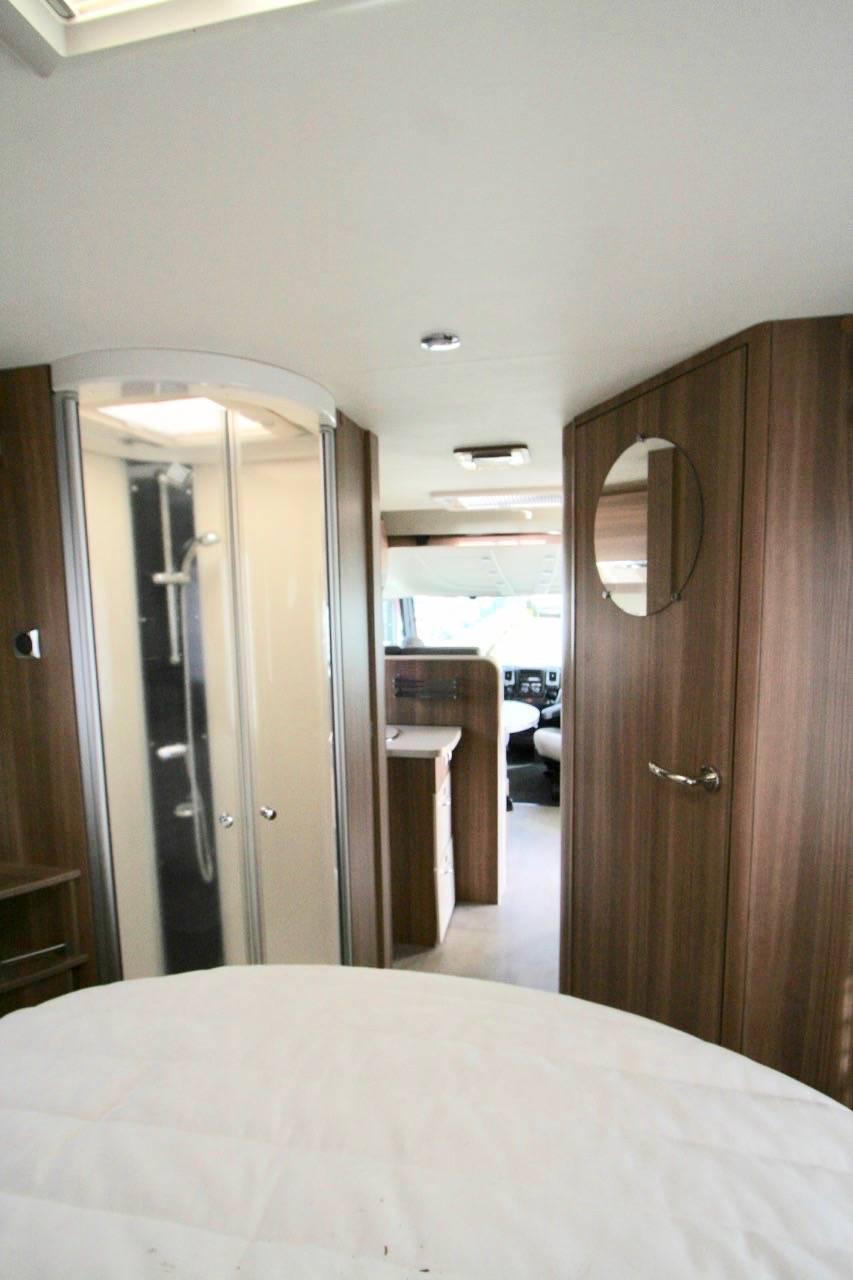 Camping-car intégral occasion lit central, Chausson Exaltis 7018 à Roques près Toulouse (31)