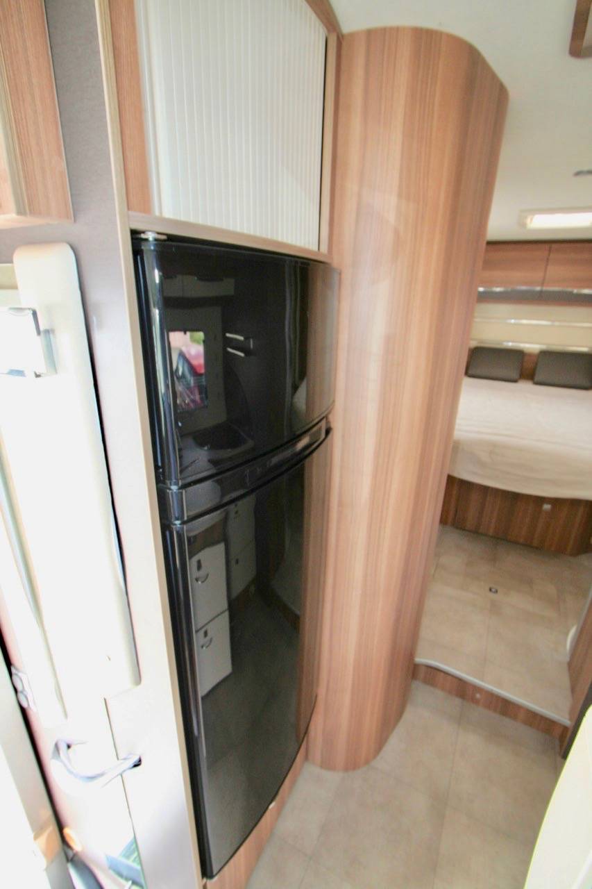 vend Camping-car intégral occasion lit central, Chausson Exaltis 7018 à Roques près Toulouse (31)