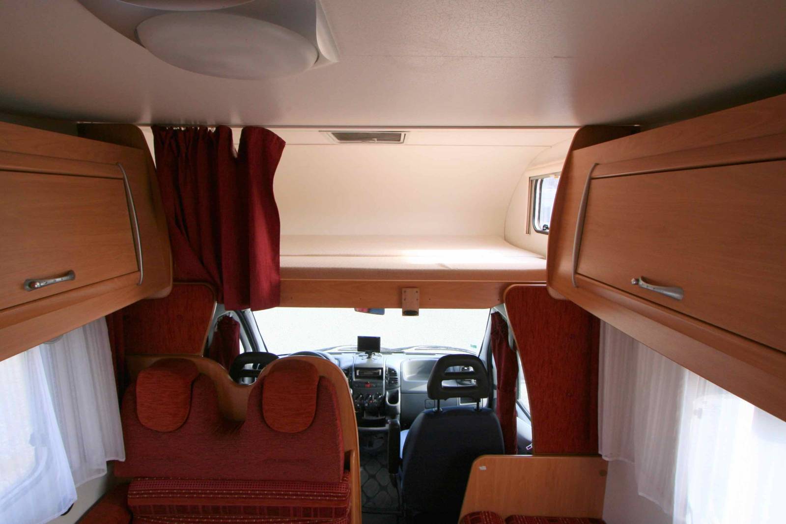 Vend Camping-car capucine occasion, petit prix, lits superposés, 7 m, double dînette, 7 couchages, 5 places carte grise, Chausson Flash 05, à Roques proche de Toulouse (31)