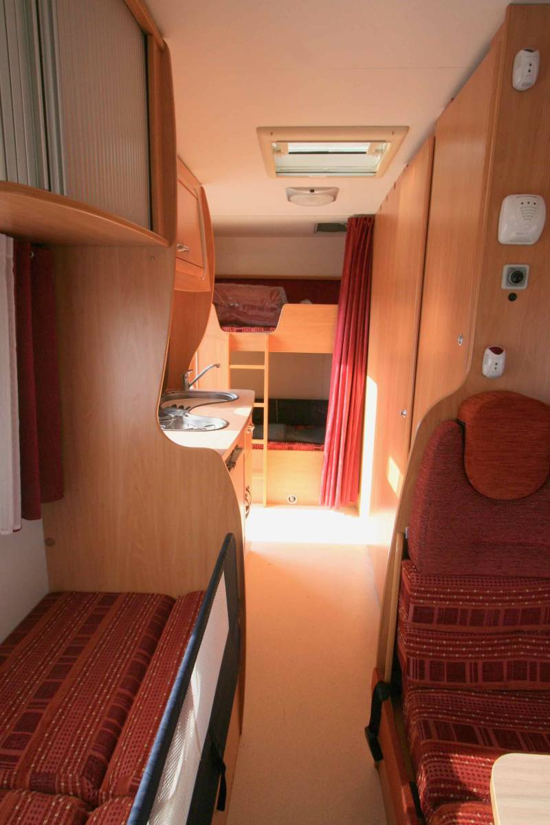 Vend Camping-car capucine occasion, petit prix, lits superposés, 7 m, double dînette, 7 couchages, 5 places carte grise, Chausson Flash 05, à Roques proche de Toulouse (31)