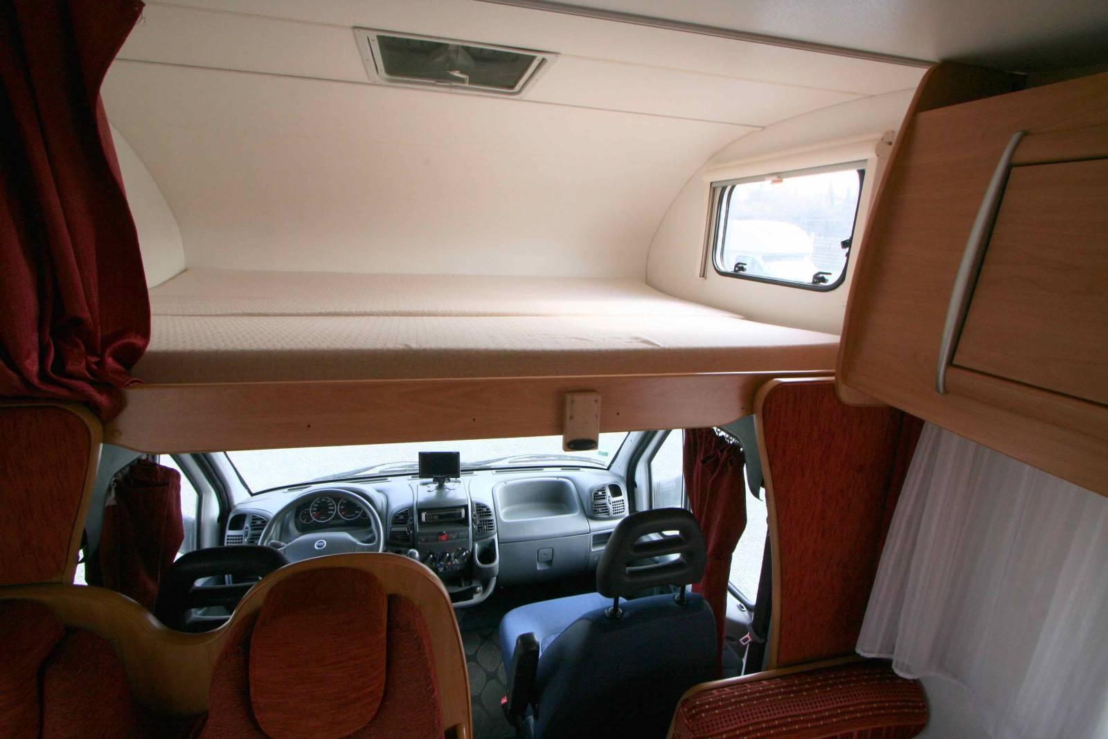 Camping-car capucine occasion, petit prix, lits superposés, 7 m, double dînette, 7 couchages, 5 places carte grise, Chausson Flash 05, à Roques proche de Toulouse (31)