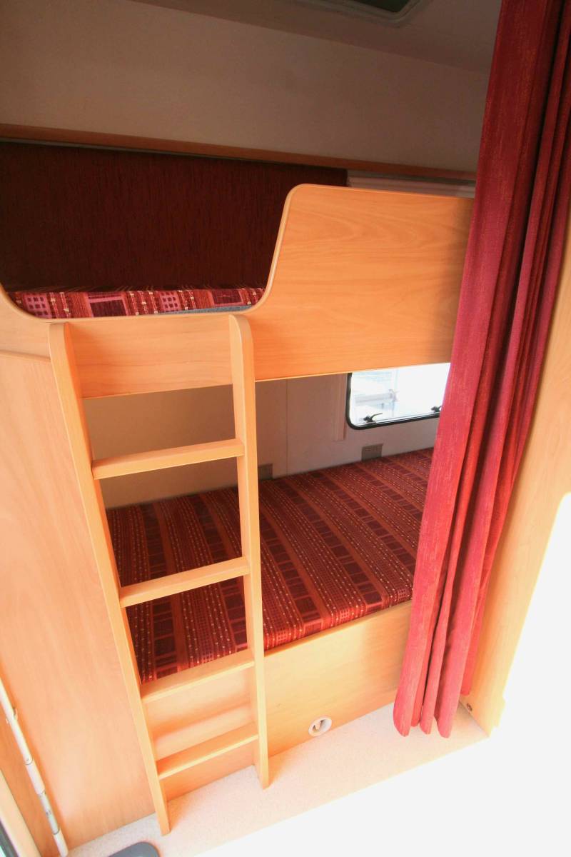 Vend Camping-car capucine occasion, petit prix, lits superposés, 7 m, double dînette, 7 couchages, 5 places carte grise, Chausson Flash 05, à Roques proche de Toulouse (31)