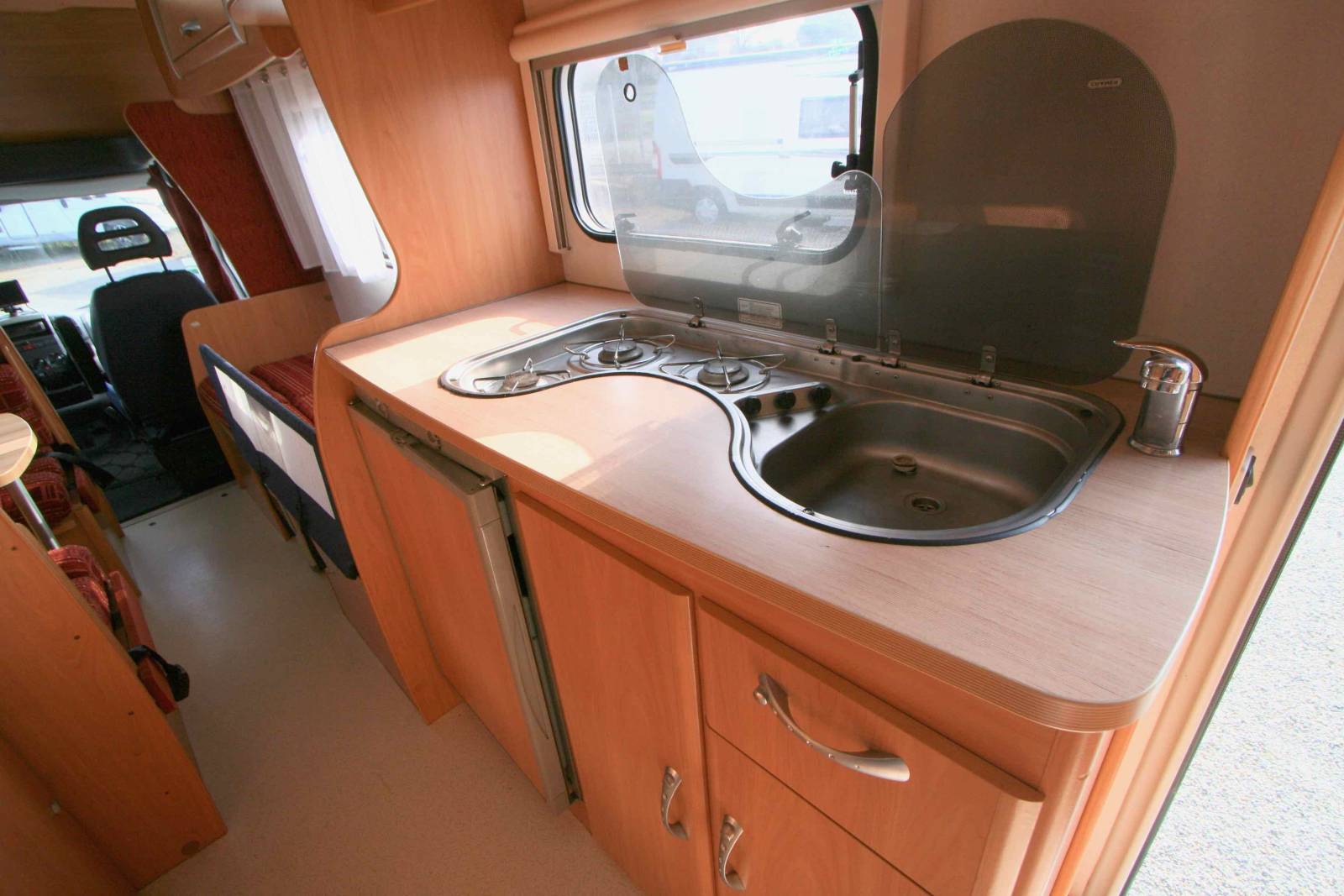 Achat Camping-car capucine occasion, petit prix, lits superposés, 7 m, double dînette, 7 couchages, 5 places carte grise, Chausson Flash 05, à Roques proche de Toulouse (31)